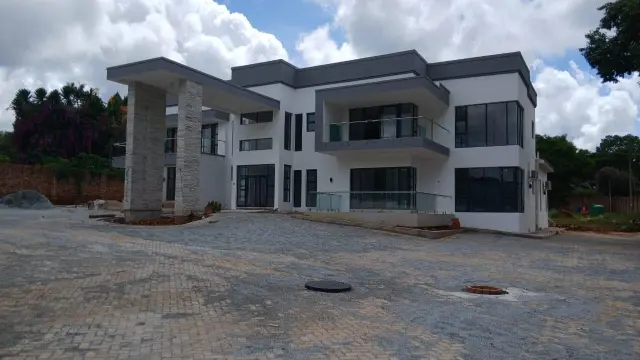 8 Bedroom House to Rent in Greystone Park