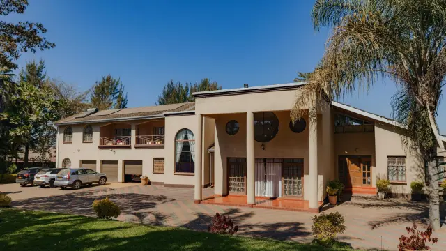 5 Bedroom House to Rent in Greystone Park