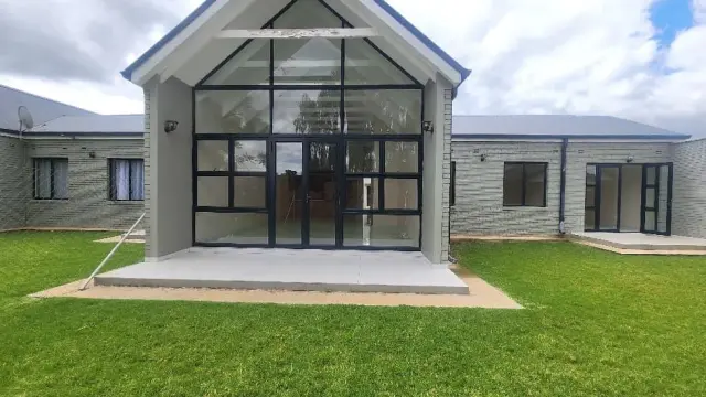 Townhouse/Cluster to Rent in Bluff Hill
