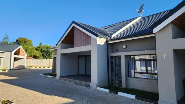Townhouse/Cluster to Rent in Alexandra Park