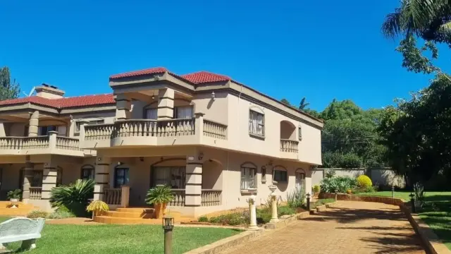 6 Bedroom House to Rent in Helensvale