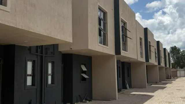 Flat/Apartment to Rent in Avondale West