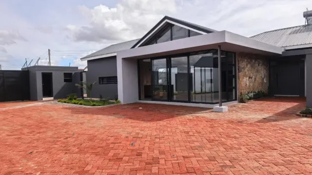 Townhouse/Cluster to Rent in Sandton Park