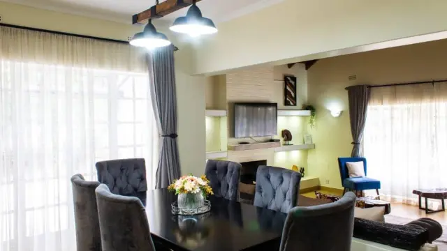 House to Rent in Greystone Park
