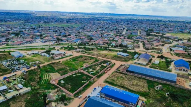 Industrial Stand for Sale inRuwa