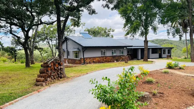 4 Bedroom House to Rent in Carrick Creagh Estate