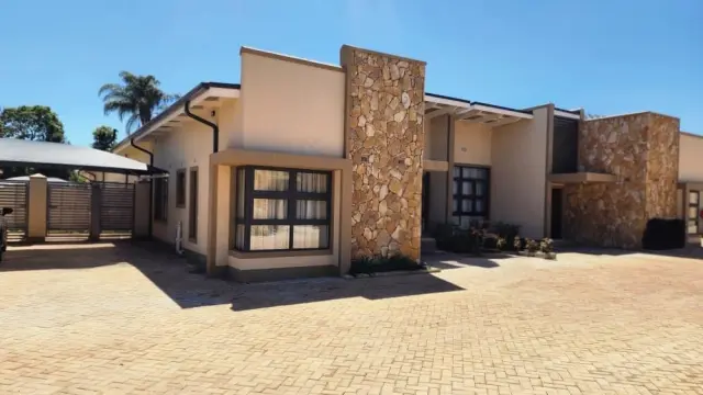 Townhouse/Cluster to Rent in Pomona