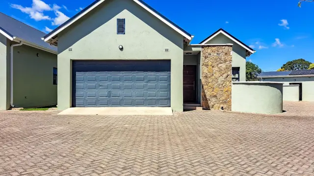 Townhouse/Cluster to Rent in Borrowdale West