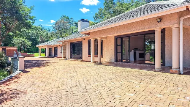 4 Bedroom House to Rent in Greystone Park