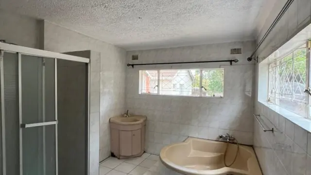 6 Bedroom House to Rent in Greendale