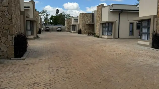 Townhouse/Cluster to Rent in Pomona