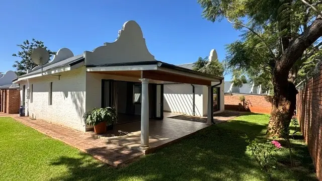 Townhouse/Cluster to Rent in Newlands