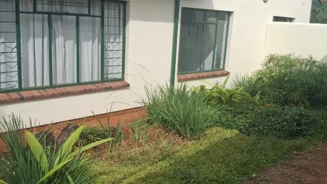 3 Bedroom Cottage/Garden Flat to Rent in Greendale North
