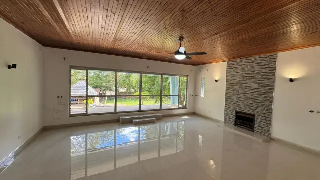 8 Bedroom House to Rent in Glen Lorne