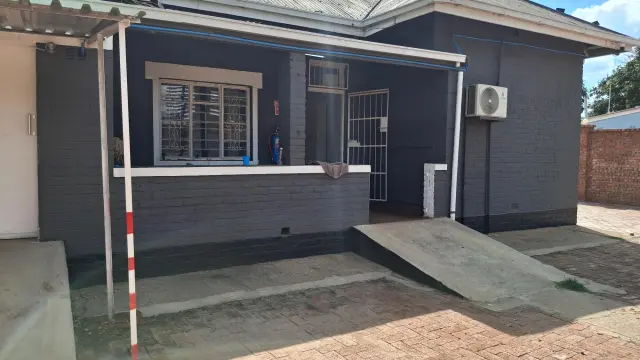 Office to Rent in Avenues