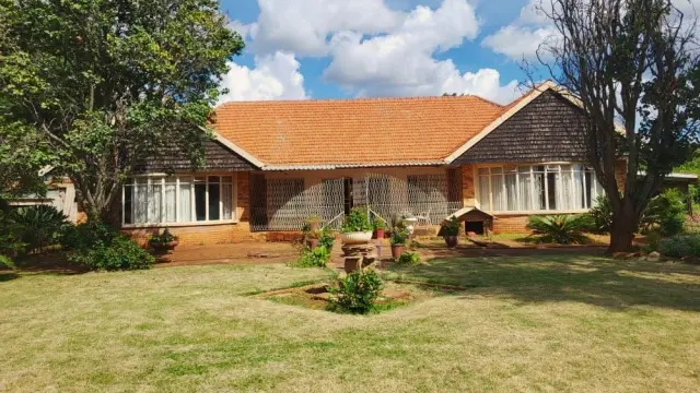House for Sale in Newton West