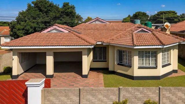 House for Sale in Zimre Park