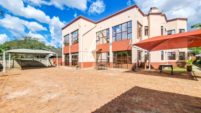6 Bedroom House to Rent in Emerald Hill