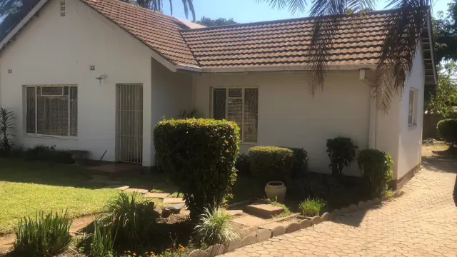 4 Bedroom House to Rent in Ashdown Park