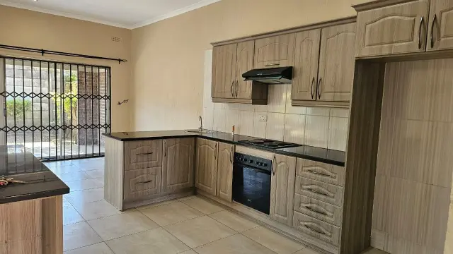 Townhouse/Cluster to Rent in Newlands