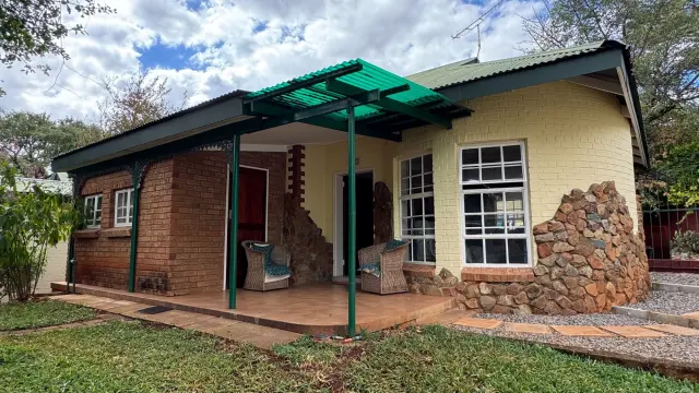 Townhouse/Cluster for Sale in Suburbs