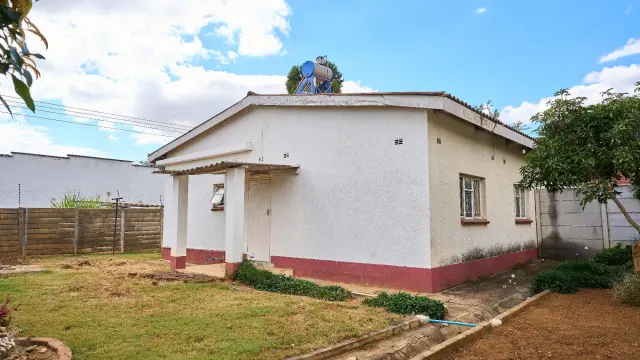 2 Bedroom House to Rent in Vainona