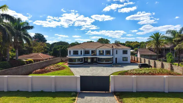 House for Sale in Borrowdale West