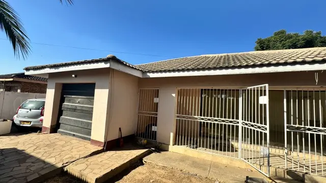 3 Bedroom House to Rent in Mainway Meadows