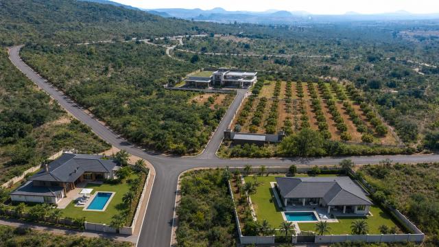 Stand for Sale in Juliasdale