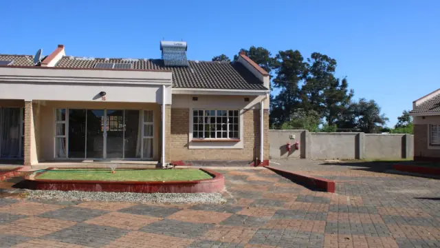 Townhouse/Cluster to Rent in Newlands
