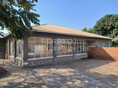 House For Sale in Famona