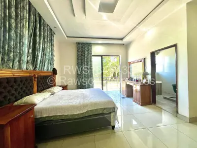 House For Sale in Avondale West