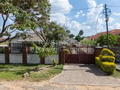 House For Sale in Zimre Park