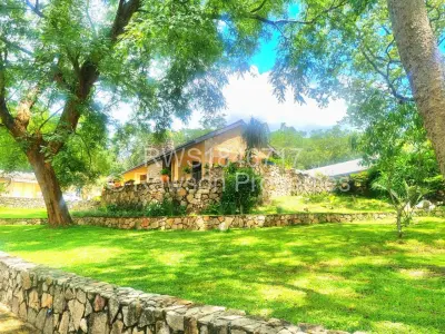 House For Sale in Glen Lorne