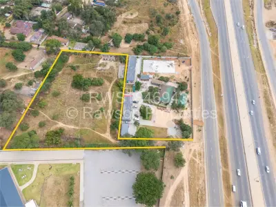 Commercial Stand For Sale in Waterfalls