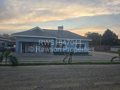 Townhouse/Cluster For Sale in Parktown