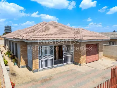 House For Sale in Mainway Meadows