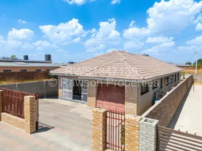 House For Sale in Mainway Meadows