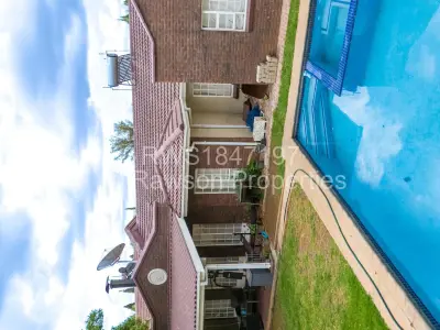 Townhouse/Cluster For Sale in Borrowdale