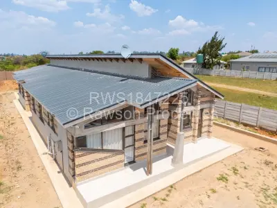 Townhouse/Cluster For Sale in Manresa