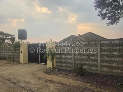 House For Sale in Mainway Meadows