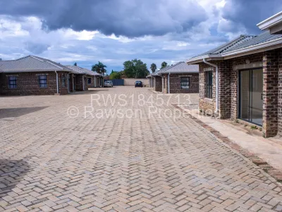 Townhouse/Complex/Cluster for Sale in Cotswold Hills
