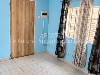 Cottage/Garden Flat For Rent in Avondale West