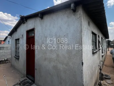 House for Sale in Emakhandeni