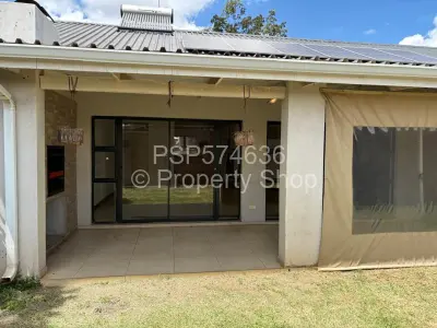 Townhouse/Cluster For Rent in Newlands