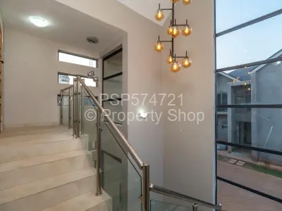 Flat/Apartment For Rent in Helensvale