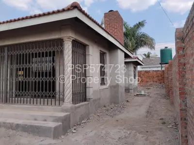 House For Sale in Mainway Meadows