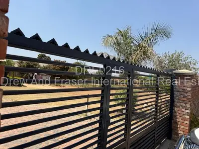 Cottage/Garden Flat For Sale in Zimre Park