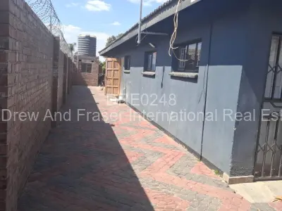 House For Sale in Mainway Meadows