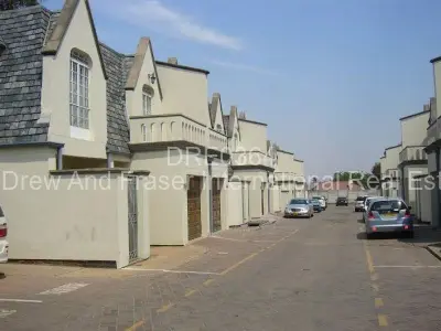 Townhouse/Cluster For Rent in Newlands